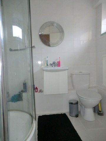 3 bedroom flat share to rent - Photo 5
