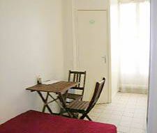 Logement à Paris, Location meublée - Photo 2