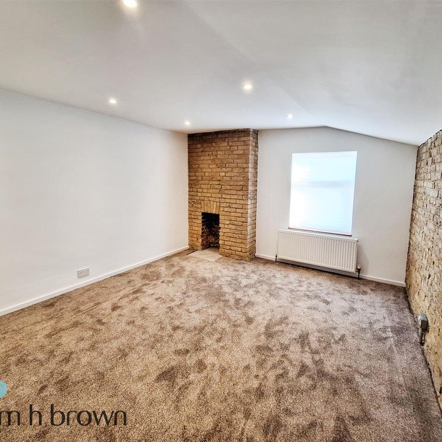 London Road, Grays - Photo 1