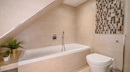 2 bedroom flat in Kentish Town - Photo 4