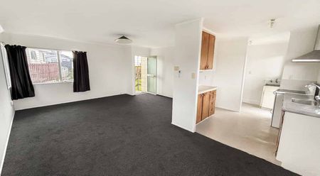 TWO WEEKS FREE - 3-Bedroom Family Home in Flat Bush - Photo 4