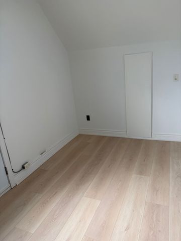 For Lease - 78 Woodycrest Avenue Unit# 2nd & 3rd Floors, Toronto, Ontario - Photo 2