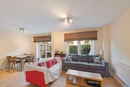 4 bedroom House To Let - Photo 2