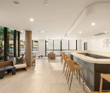 Hotel living with water views, pool, gym, sauna, spa, virtual golf ... - Photo 1