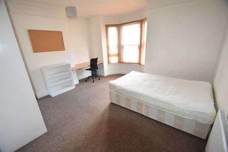 4 bedroom terraced house to rent - Photo 5