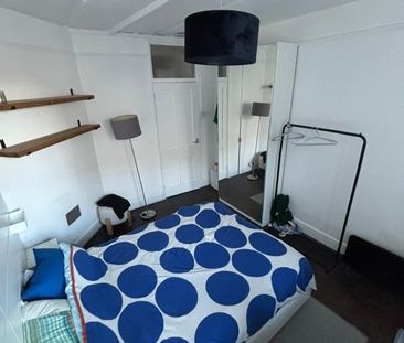 Room in a Shared Flat, London, WC1H - Photo 5