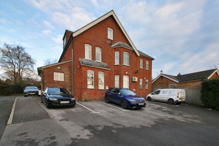 Station Road, Heathfield, TN21 - Photo 2