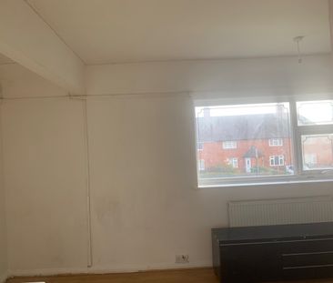 3 Bed Semi-Detached House, Beechdale Roaf, NG8 - Photo 4