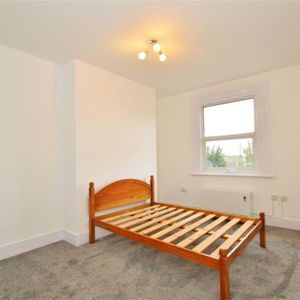 London Road, Isleworth - Photo 3