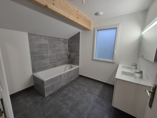 Location Maison 5 pièces 116m² CRANVES SALES 74380 - Photo 1