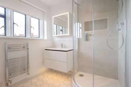 A modern two bedroom apartment - Photo 5