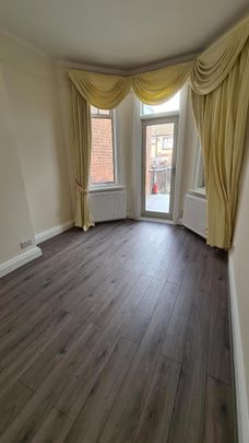 2 Bed Flat, London, N13 - Photo 1