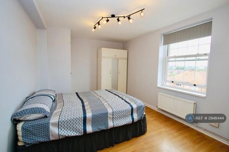 3 bedroom flat to rent - Photo 3