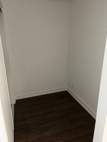 For Lease - 33 Helendale Avenue Unit# 812, Toronto, Ontario - Photo 3