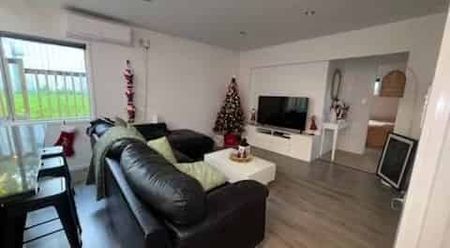 Newly renovated - Photo 4