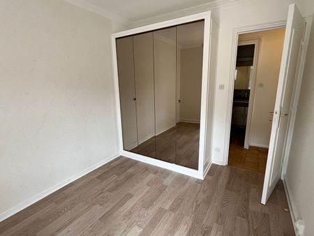 Location Appartement 5 pièces 90m² - Photo 3
