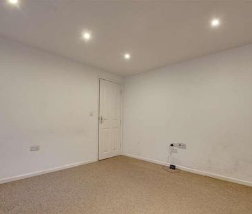 Western Place, Worthing, BN11 - Photo 2