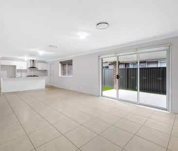 Spacious Family Home! - Photo 3