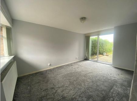 2 bedroom ground floor flat to rent - Photo 2