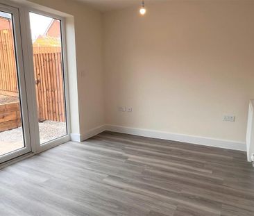 3 bedroom semi-detached house to rent - Photo 1