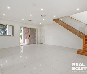 Spacious Residence with a Well Presented Interior - Photo 4