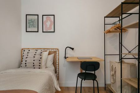 Carrer Gran de Gràcia, Barcelona, Catalonia 08012 - Photo 3