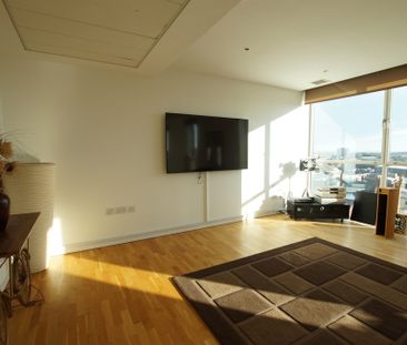 2 bedroom Penthouse to let - Photo 2