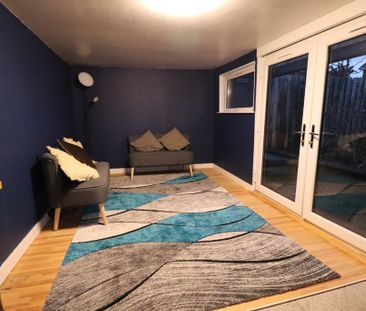 4 bedroom detached bungalow to rent - Photo 2