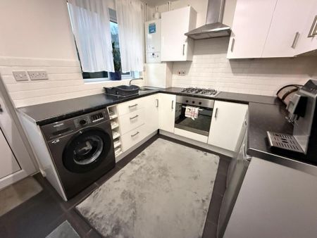 2 bedroom semi-detached house to rent - Photo 4