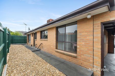 2/561 Grimshaw Street, Bundoora - Photo 4