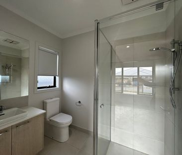 FOUR BEDROOM HOME ! - Photo 6