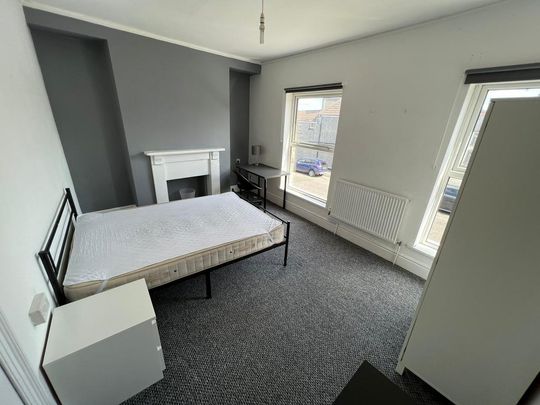 5 bedroom terraced house to rent - Photo 1