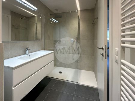 REFINED RENOVATED APARTMENT WITH STUNNING LAKE VIEW - Foto 5