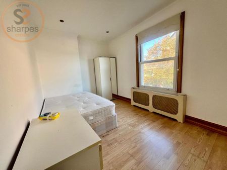 1 bedroom in a house share to rent - Photo 2