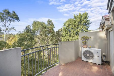 Deluxe Riverside Apartment! - Photo 3