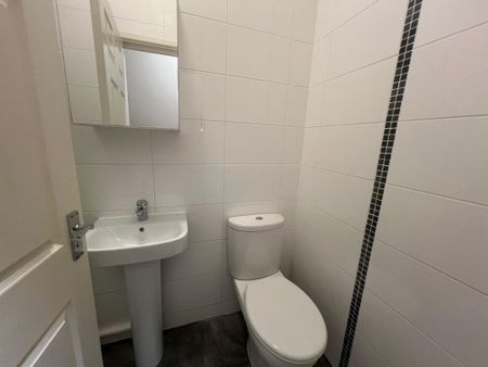 5 bedroom flat to rent - Photo 3