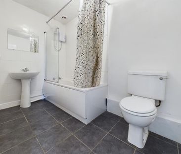 2 bedroom ground floor flat to rent - Photo 6