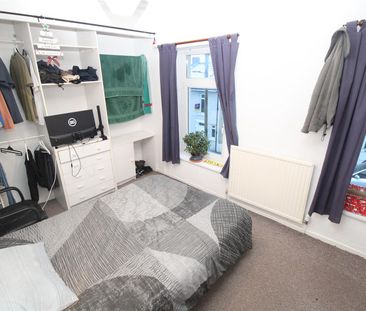 House - Terraced For Rent Birchwood Avenue, Pontypridd - Photo 4