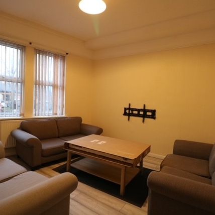 6 Bedroom Terraced To Rent in Lenton - Photo 1