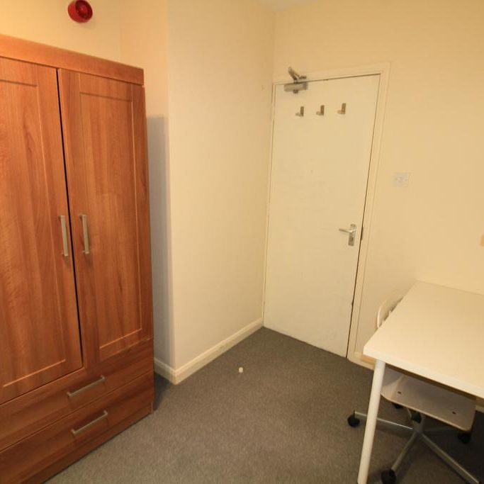 6 bedroom townhouse to rent - Photo 1