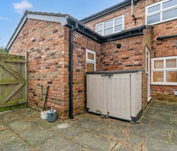 Higher Lane, Lymm - Photo 4