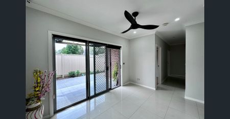 3 bedroom family home conveniently located just minutes' walk to nearby schools and train station! - Photo 3