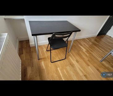 1 bedroom in a house share to rent - Photo 6