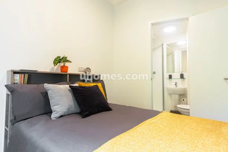 Extra Large En-Suite - Photo 2