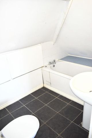 5 bedroom end of terrace house to rent - Photo 4