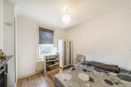 3 bedroom flat to rent - Photo 2
