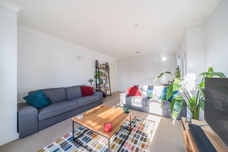 Meadrow, Godalming - 2 bedrooms Property for lettings - Seymours - Photo 3