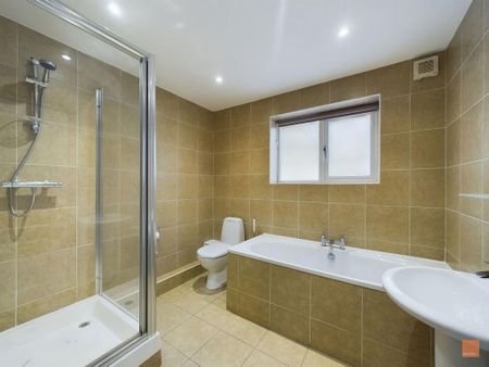 4 bedroom semi-detached house to rent - Photo 5