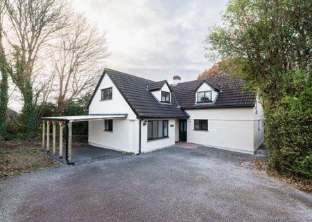 Four bedroom detached house in the village of Mylor Bridge on the south coast about 5 miles from Falmouth. To let for 12 months. - Photo 4