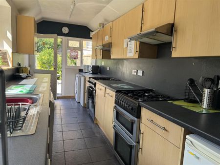 1 bedroom in a house share to rent - Photo 5